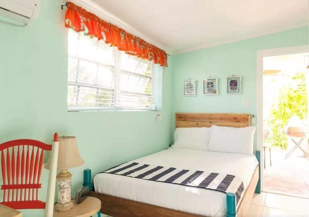 Carlas Hotel Nassau